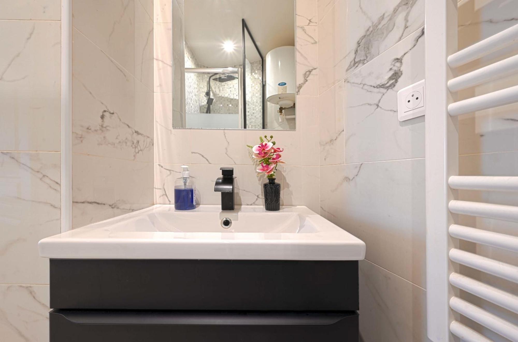 Superbe Appartement De 2 Pieces ปารีส ภายนอก รูปภาพ